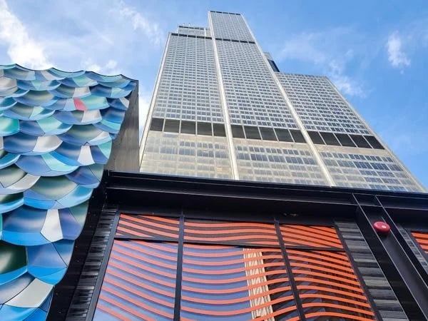 Walking around Downtown Chicago Architecture Tour