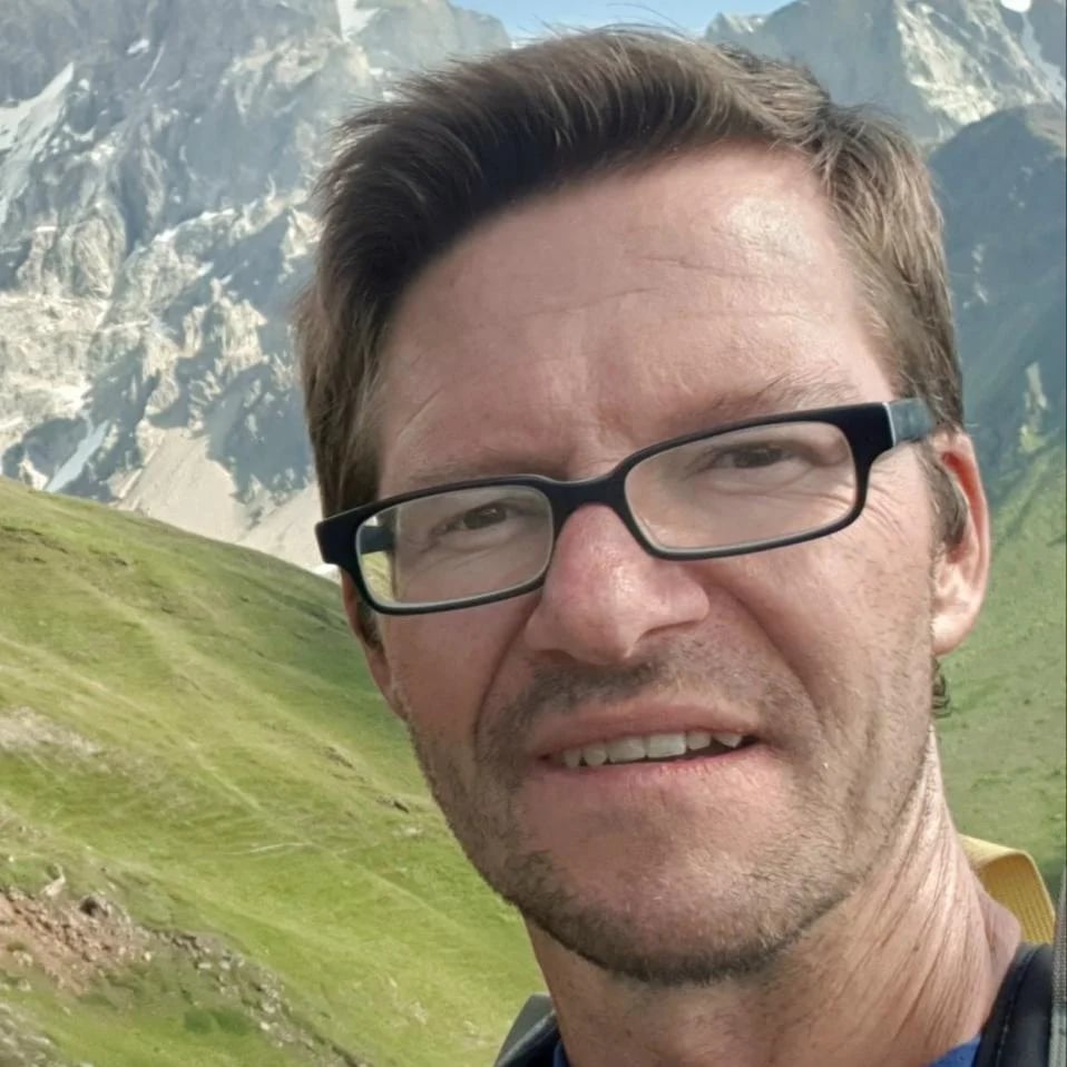 André W.